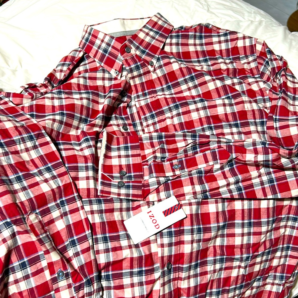 Izod Men’s Long Sleeve button down new with tags.